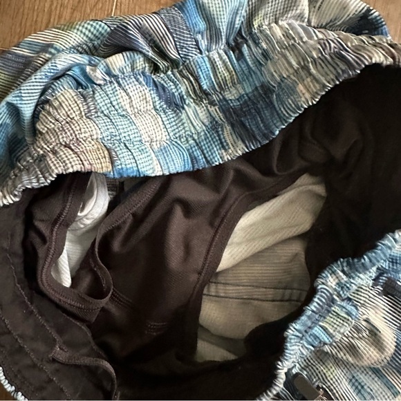 Lululemon Tracker Short V 4" in Sun Dazed Multi Blue - Size 4 - Picture 10 of 11